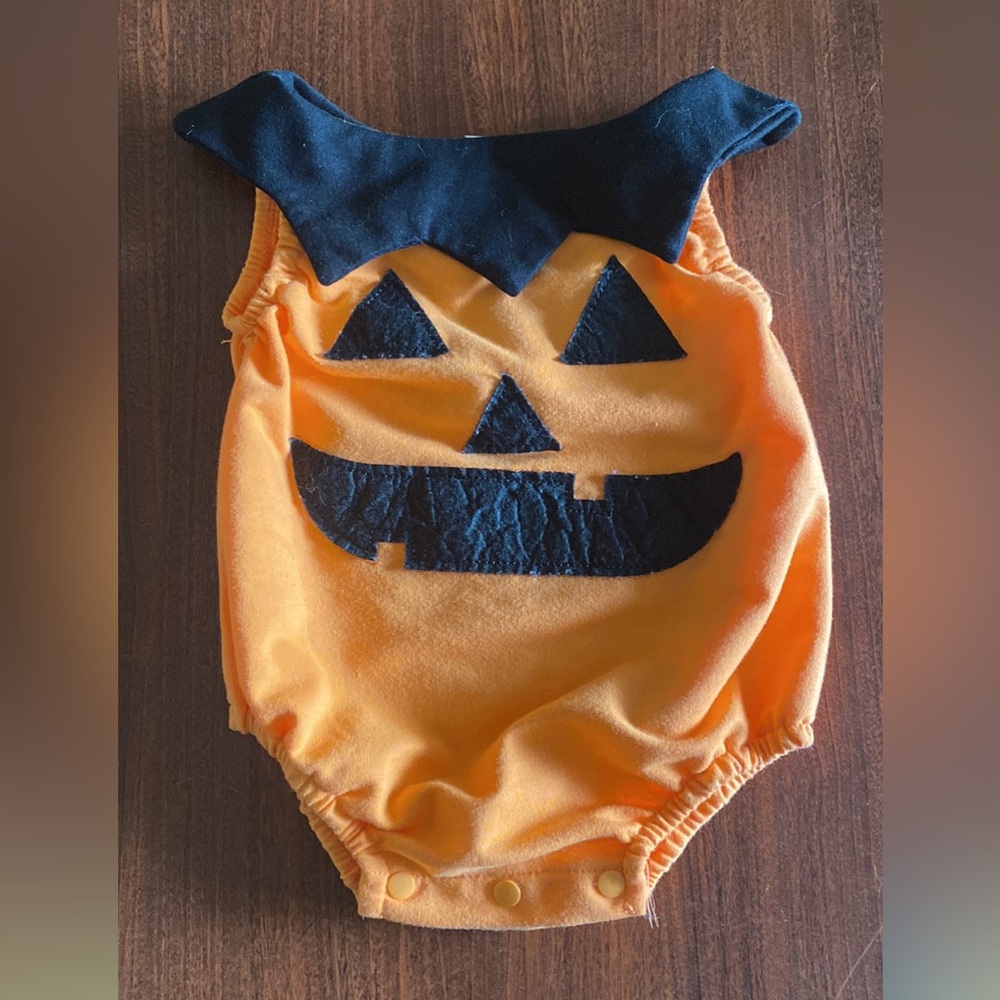 6-12M Baby Pumpkin Jack-O'-Lantern One-Piece Romper